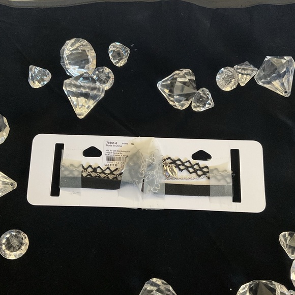 Icing Black and white heart neck choker - Picture 4 of 4